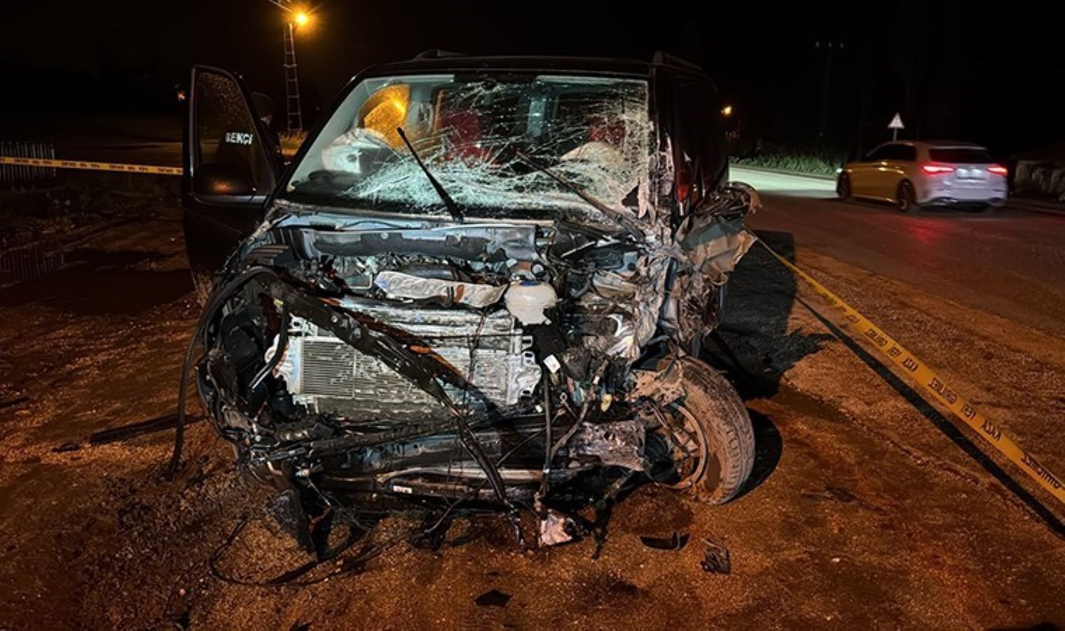 Amasya’da minibüs ve ticari araç kafa kafaya çarpıştı! Çok sayıda yaralı…