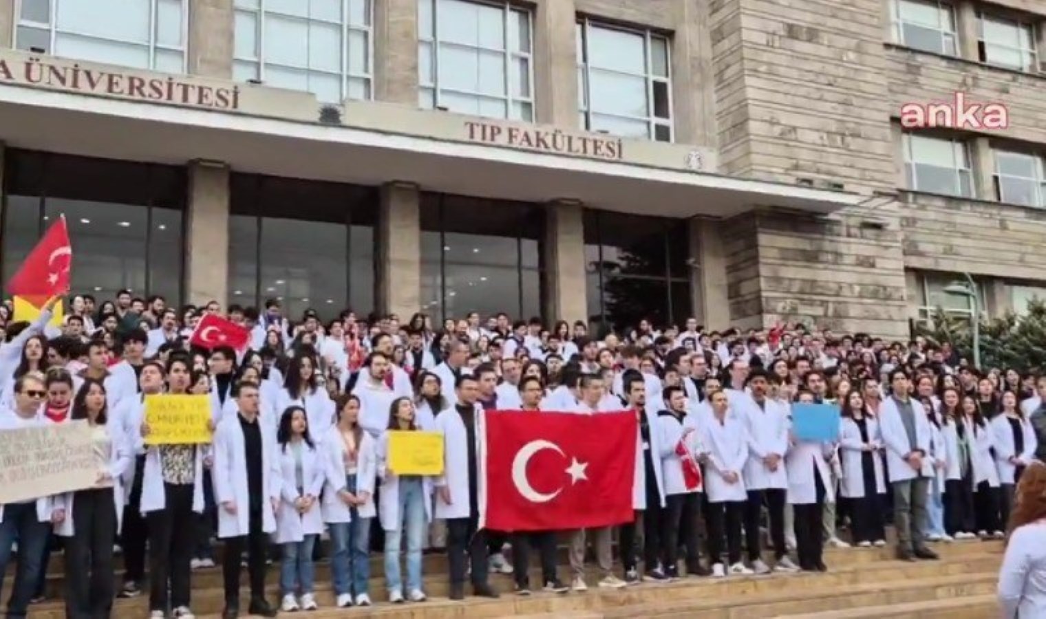 Ankara Üniversitesi Tıp Fakültesi ile Hacettepe Üniversitesi Tıp Fakültesi’nde ‘İmamoğlu’ eylemi