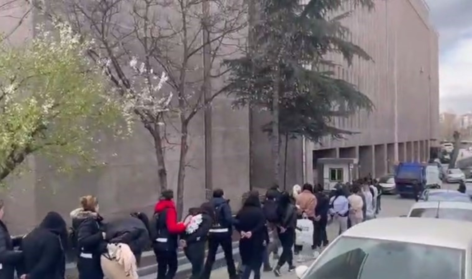 Ankara’da fuhuş tuzağı ile dolandırıcılığa operasyon: 22 gözaltı!