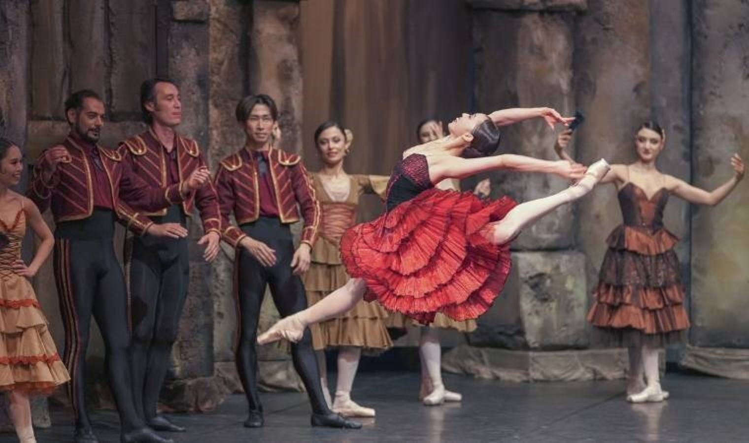 Antalya Devlet Opera ve Balesi ‘Don Kişot’ balesinin prömiyerini sahneledi