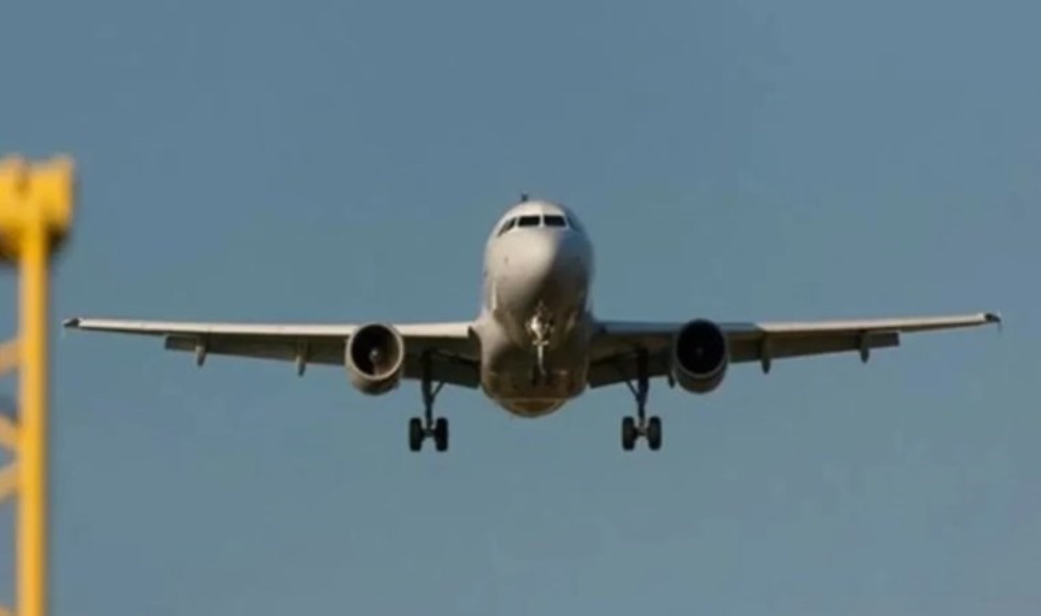 Antalya Havalimanı’nda hareketli dakikalar! Yolcu uçağı acil iniş yaptı