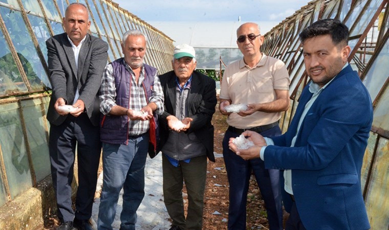 Antalya’da dolu: 10 dakika sürdü, Serik’teki seralara zarar verdi