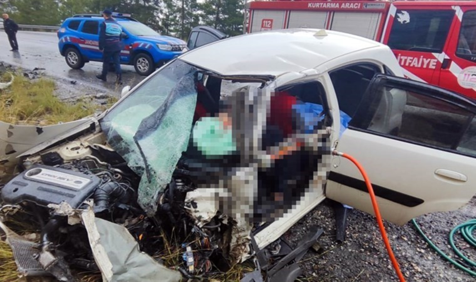 Antalya’da yolcu otobüsüyle otomobil çarpıştı: 2 ölü, 4 yaralı