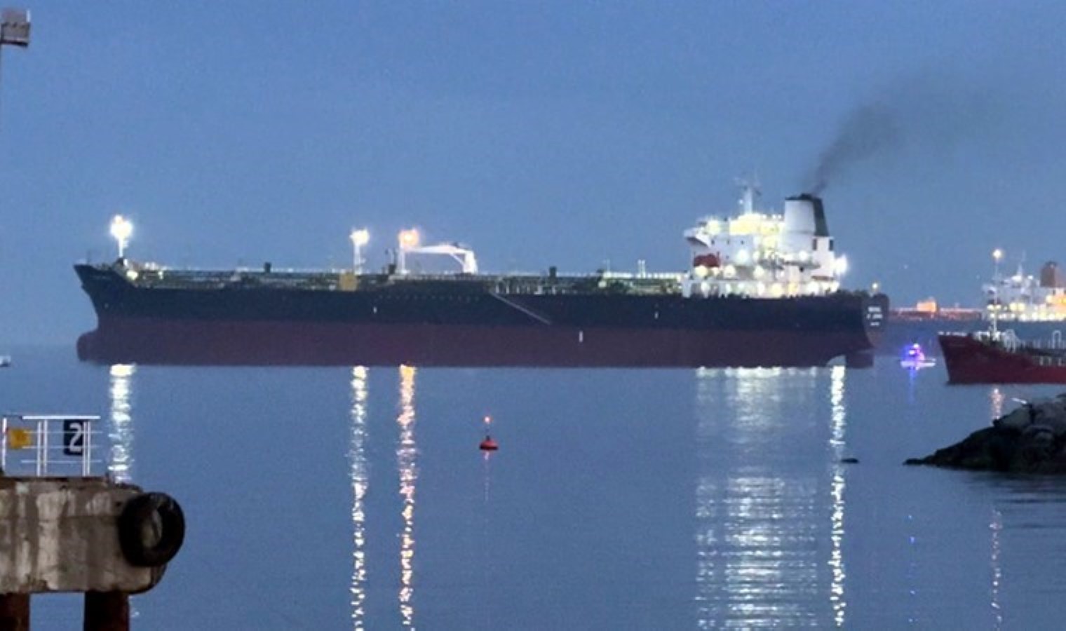 Avcılar’da denizde havaya zehir saçan tanker: Bakanlık inceleme başlattı