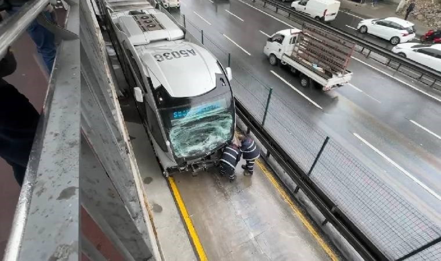 Avcılar’da metrobüs kazası: Çok sayıda yaralı var!