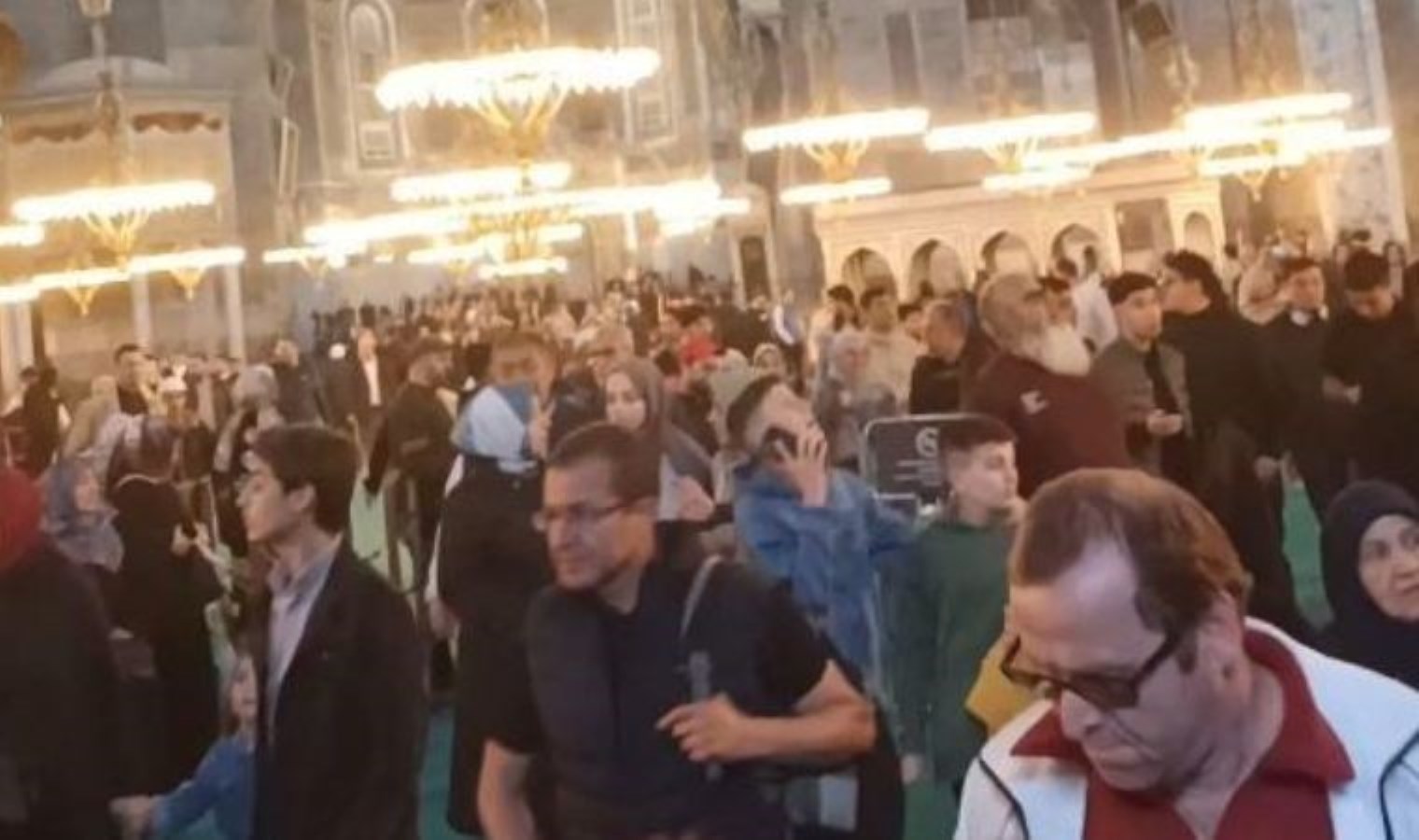 Ayasofya’da deprem paniği kamerada