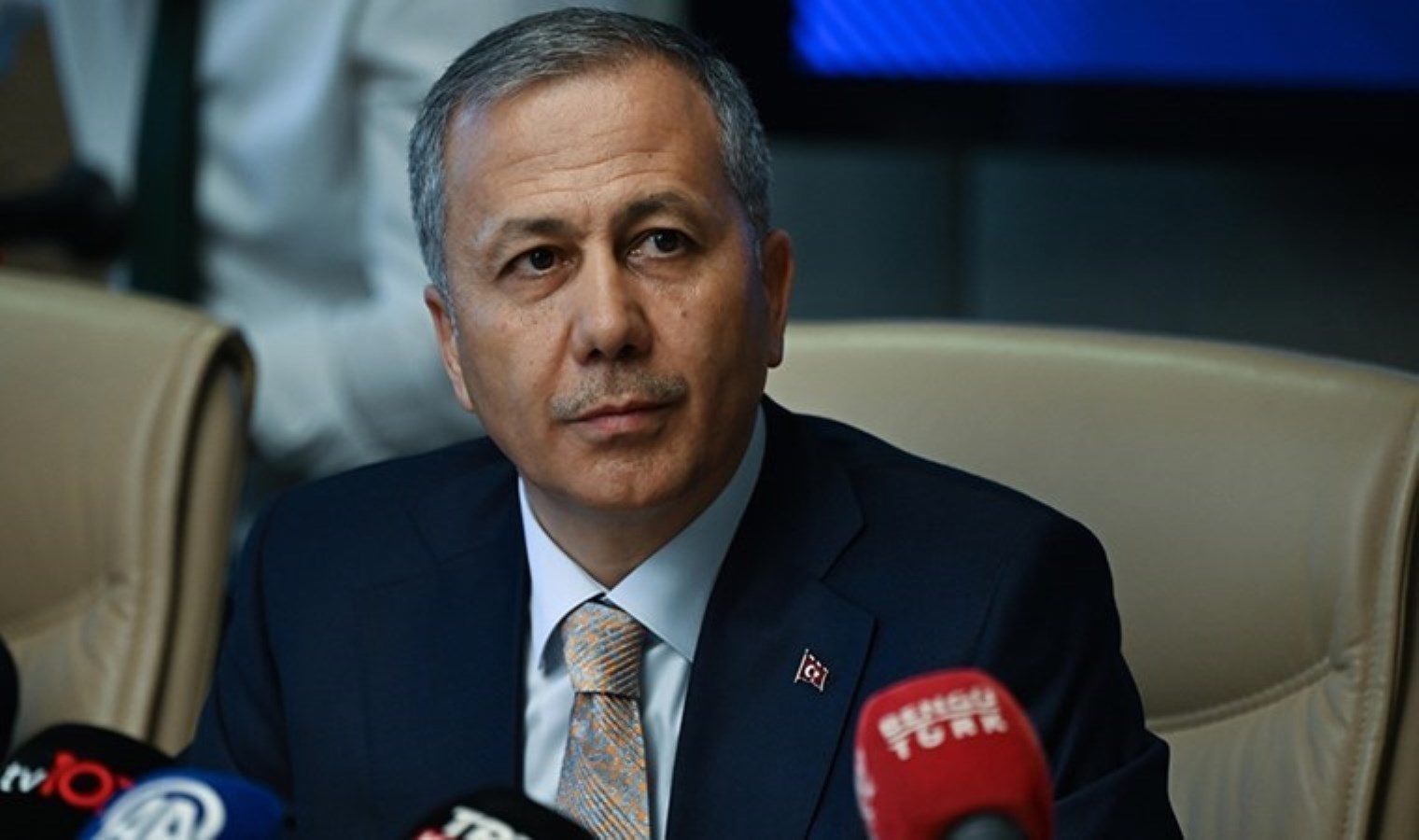 Bakan Yerlikaya duyurdu! 2 ilde ‘uyuşturucu’ baskınları: 16 şüpheli yakalandı