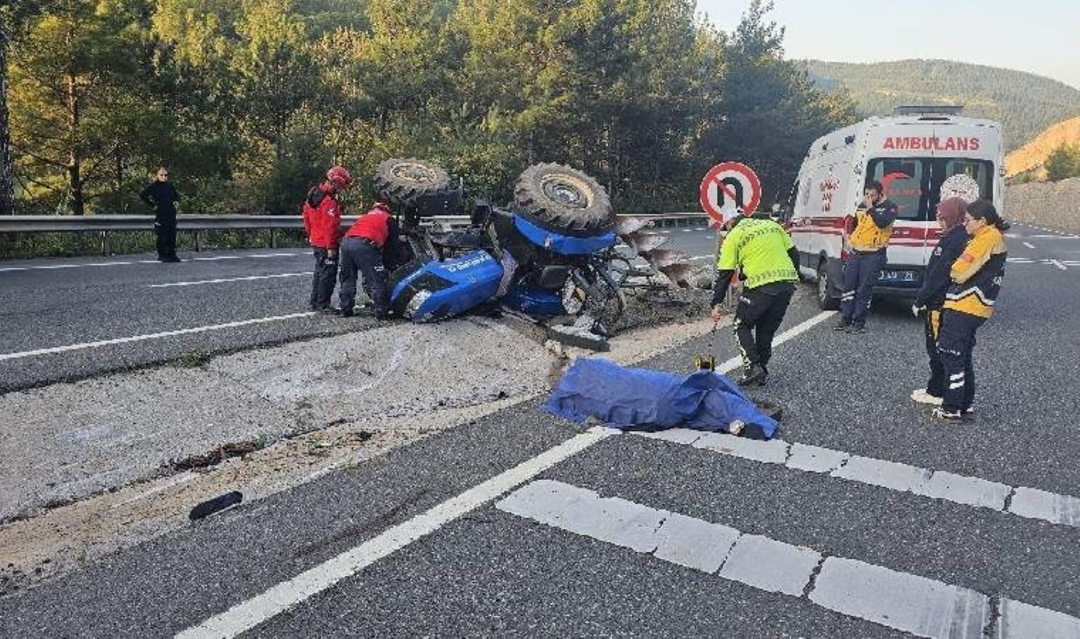 Balıkesir’de devrilen traktörün sürücüsü hayatını kaybetti!