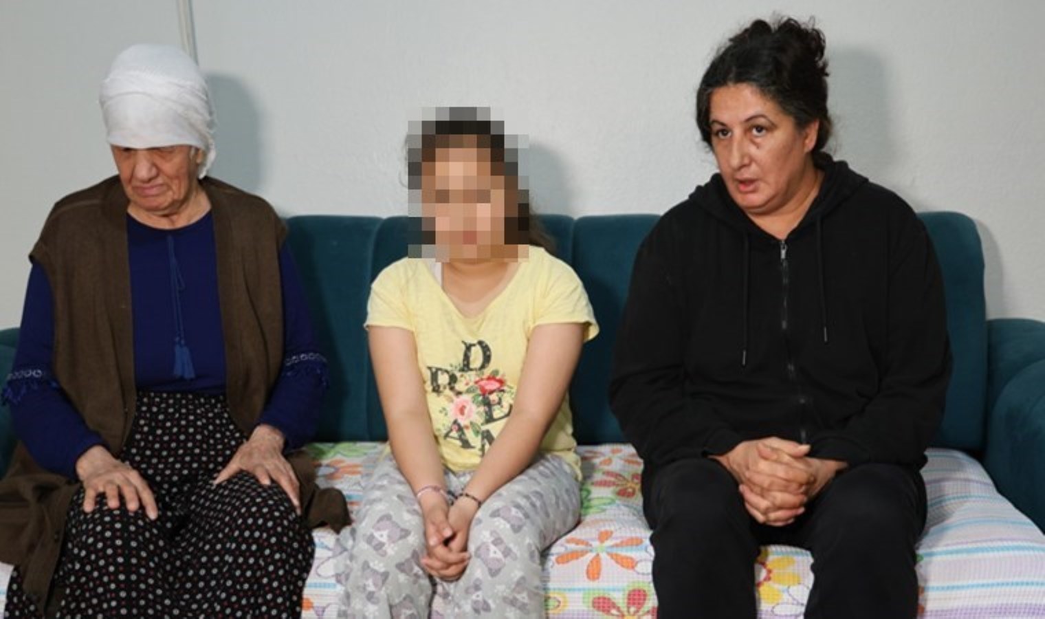 Barınma krizi: Ev sahibi, 75 yaşındaki kadını kızı ve torunuyla sokağa atıyor!