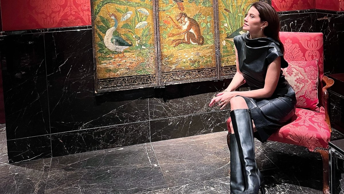 Başak Dizer, Londra’da! Pozları sosyal medyada dikkat çekti