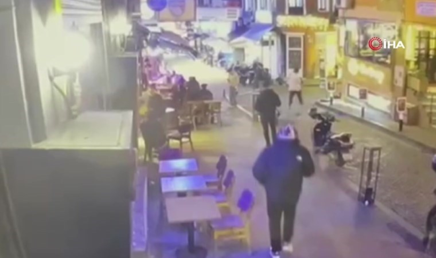 Beşiktaş’ta eşiyle kafeteryada otururken silahlı saldırıya uğradı: Ensesinden vurularak öldürüldü!