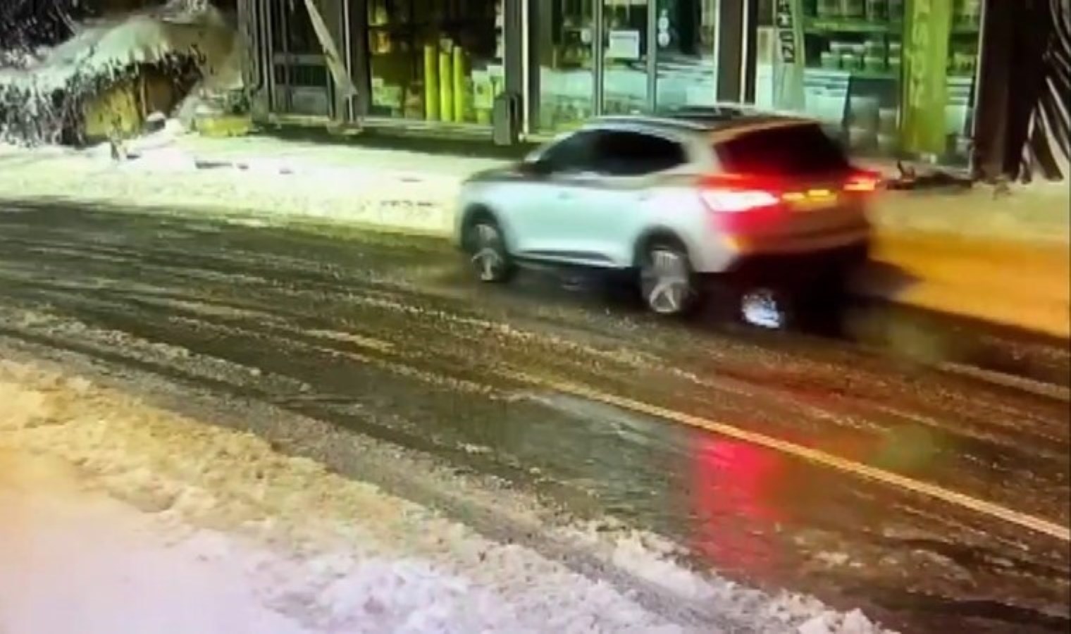 Beykoz’da haraç için iş insanının evi kurşunlandı!