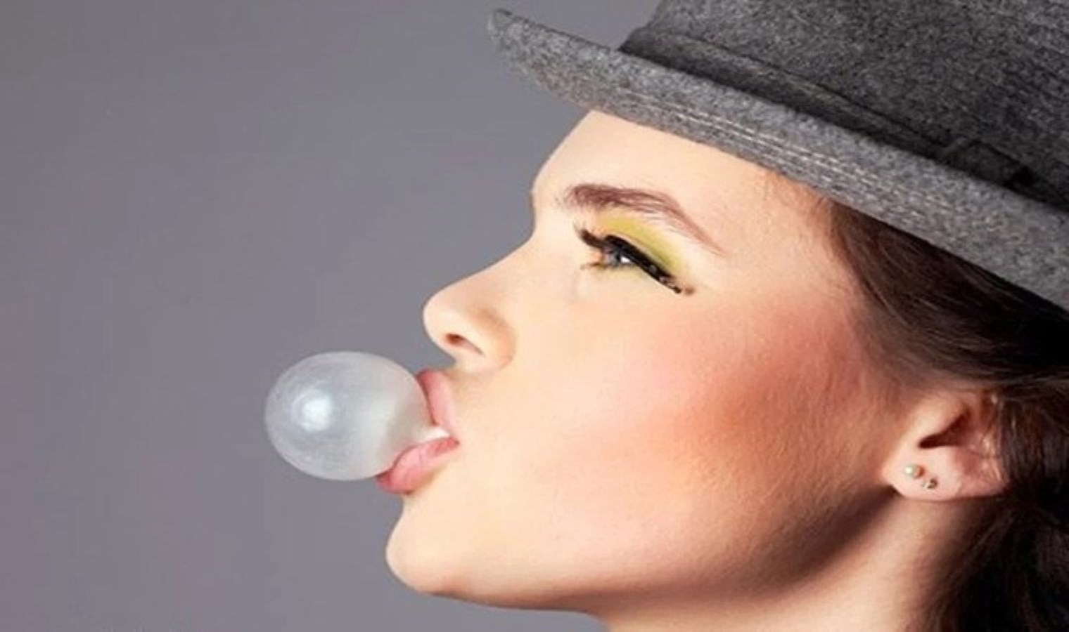 Bilim insanları uyardı: Tek bir sakızda binlerce plastik parçacık bulunabilir