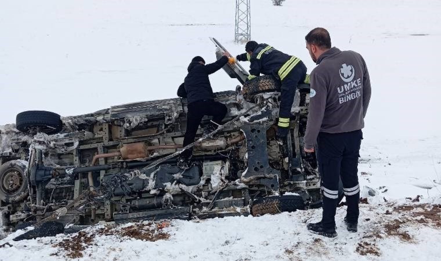 Bingöl’de hasta çocuğu taşıyan ambulans takla attı: Yaralılar var!