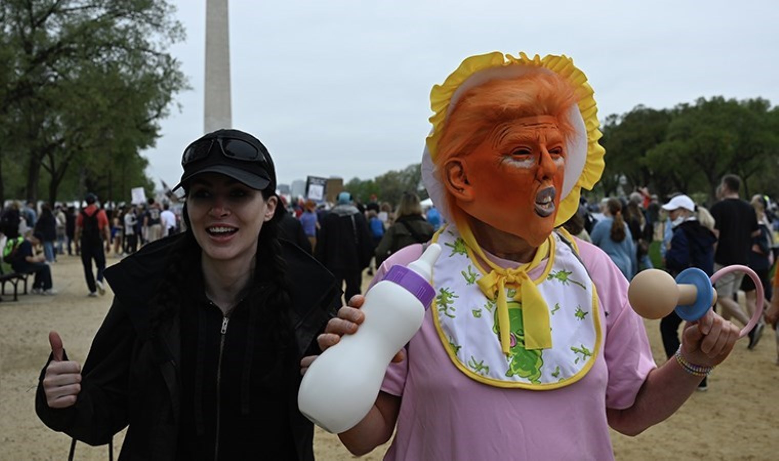 Binlerce kişi sokağa çıktı: ABD’de Trump yönetimine dev protesto