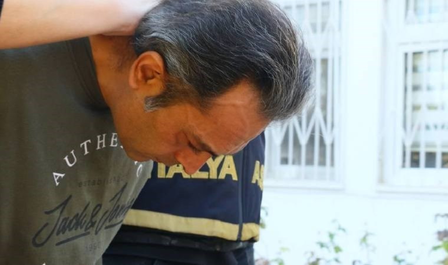 Boşandığı kadını yakarak öldürmüştü… Duruşma öncesi hayatını kaybetti!