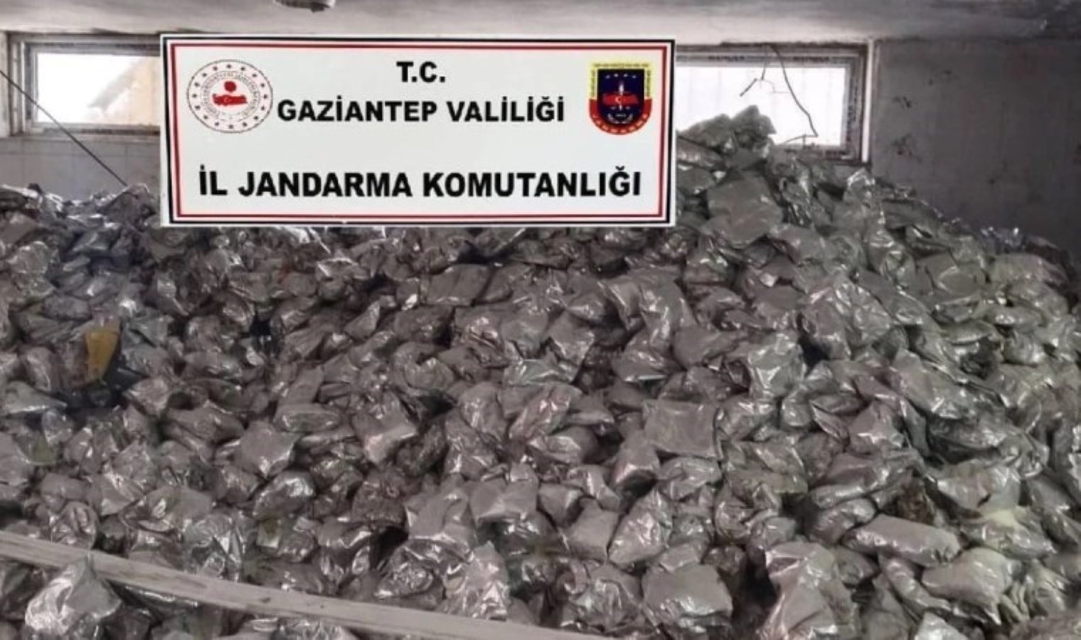 Bu da oldu! Tonlarca sahte bebek maması ele geçirildi!