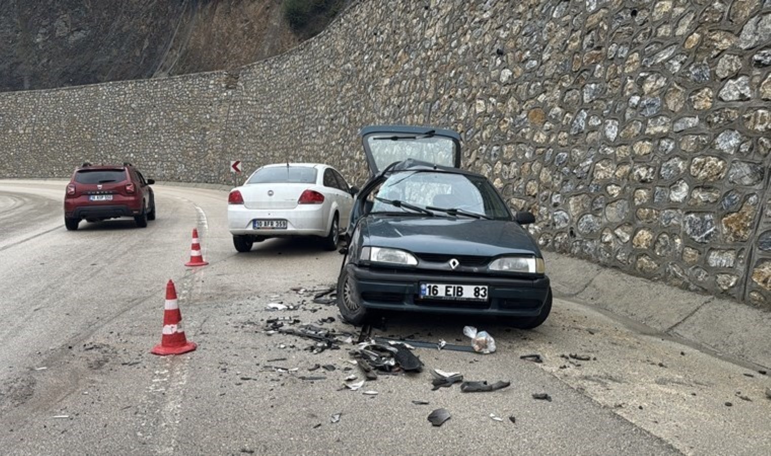Bursa’da 2 otomobil çarpıştı: Yaralılar var!