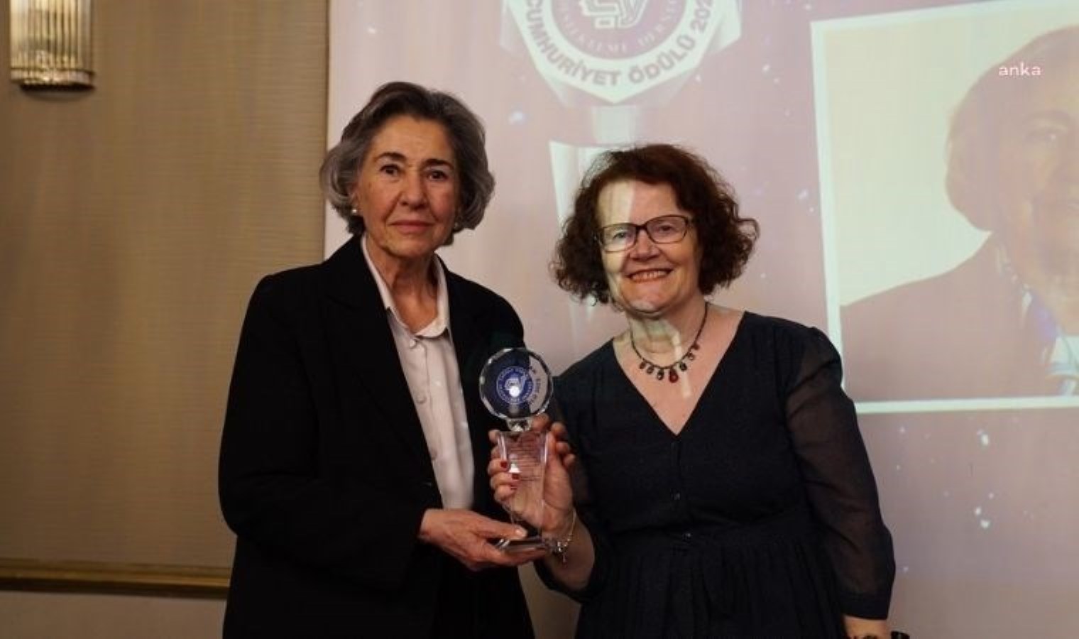 Çağdaş Yaşam Cumhuriyet Ödülü Nazan Moroğlu’na verildi