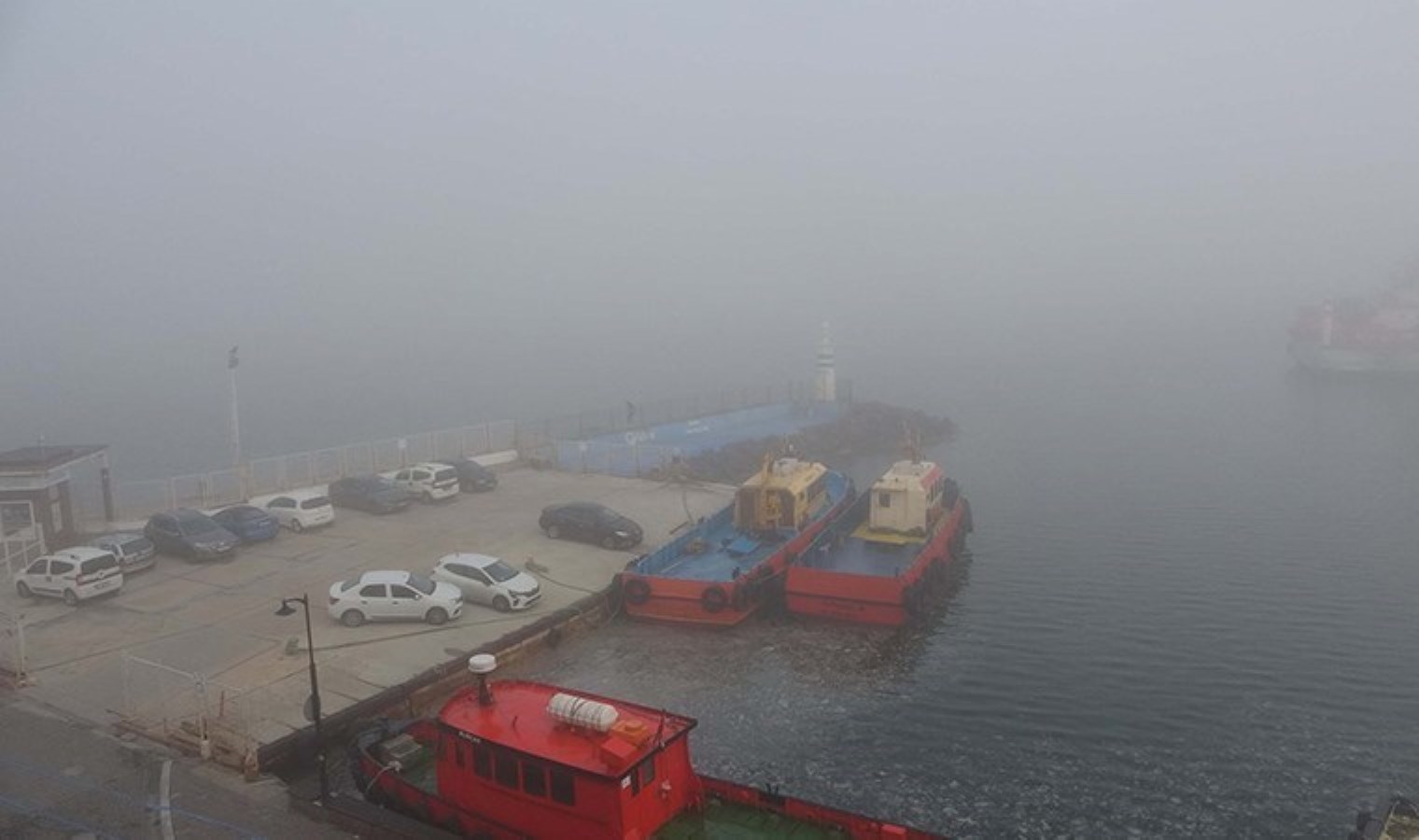 Çanakkale Boğazı’nda gemi trafiği askıya alındı: Feribot seferleri durduruldu!