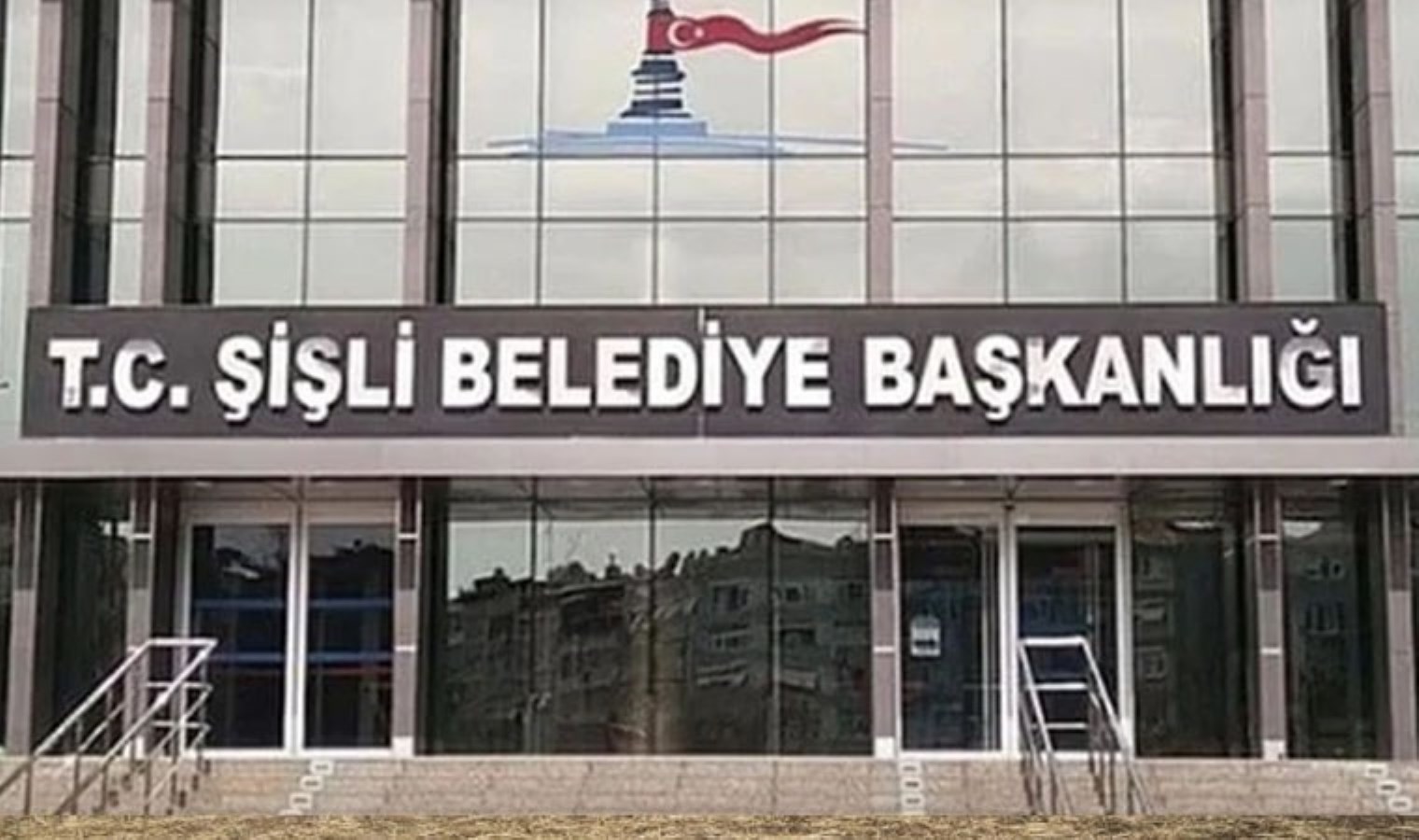 CHP Şişli Gençlik Kolları: ‘Şişli kayyumunun gençlerimizin aylık abonman desteğini ve bursunu kestiğini öğrendik’