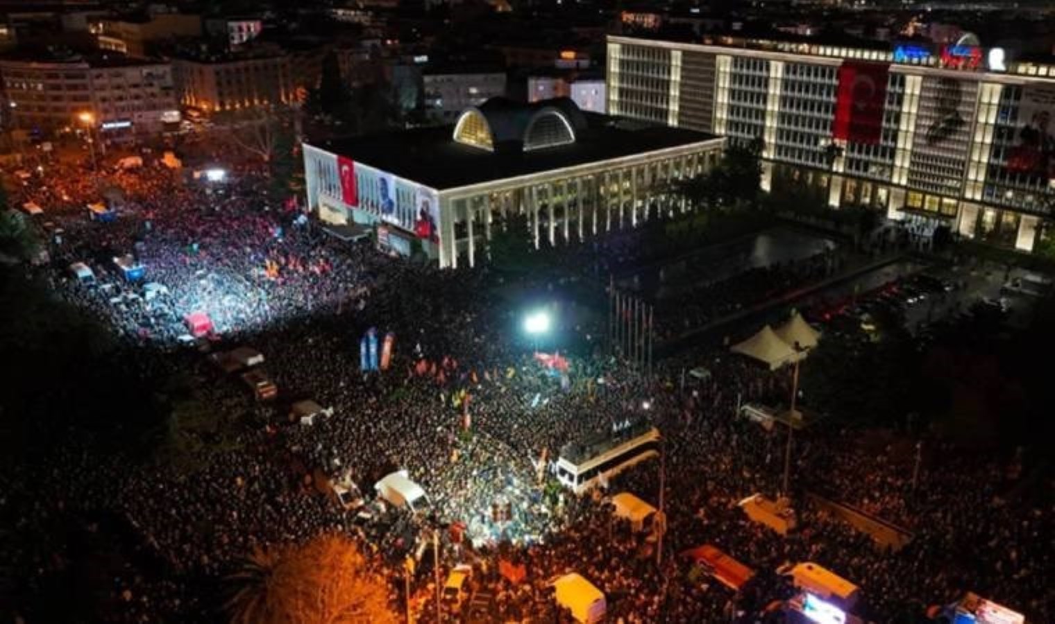 CHP’li Çakırözer’den TRT’ye tepki: ‘Türkiye ayakta, tek saniye görüntü vermiyor’
