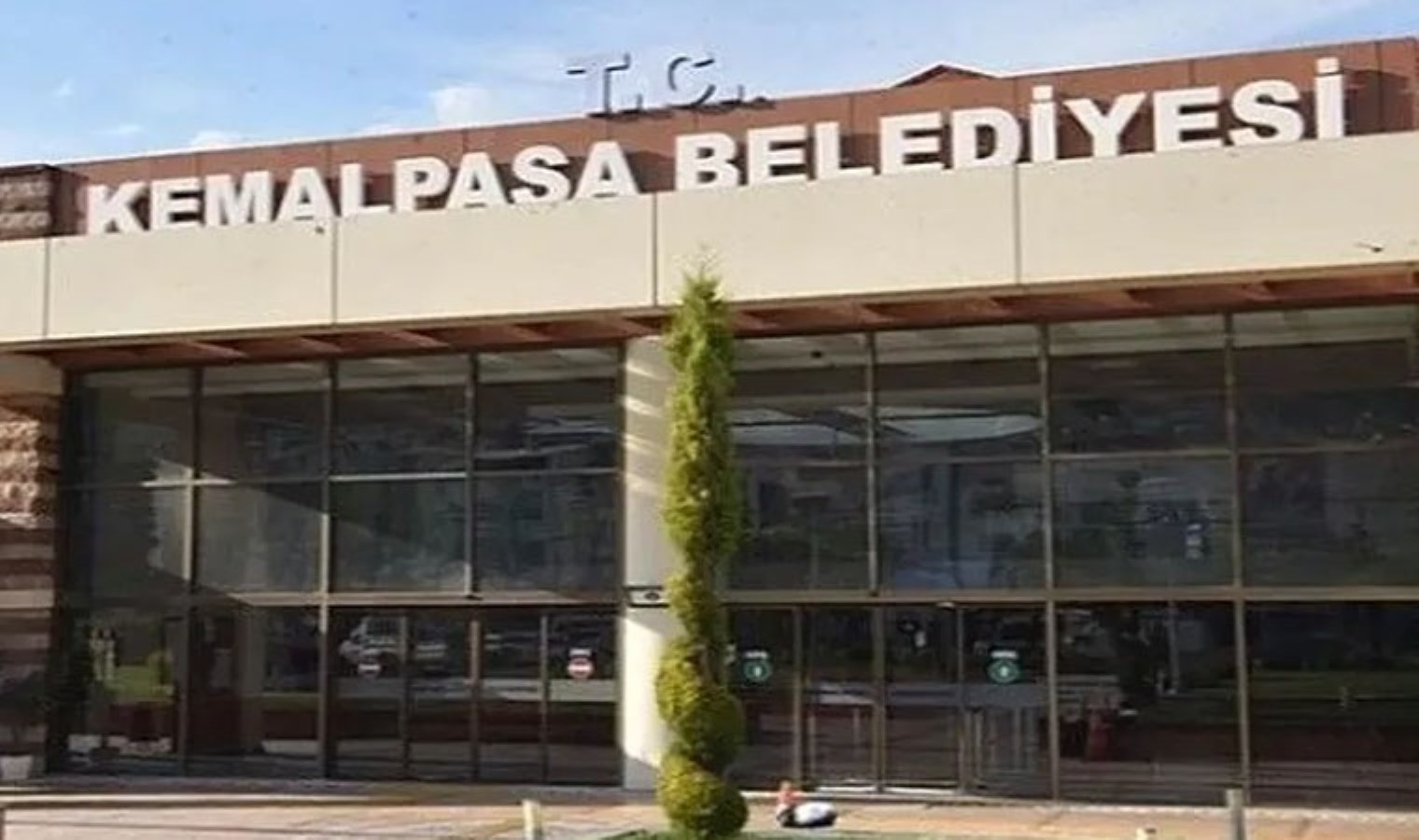 CHP’li Kemalpaşa Belediyesi’ne operasyon: 5 gözaltı