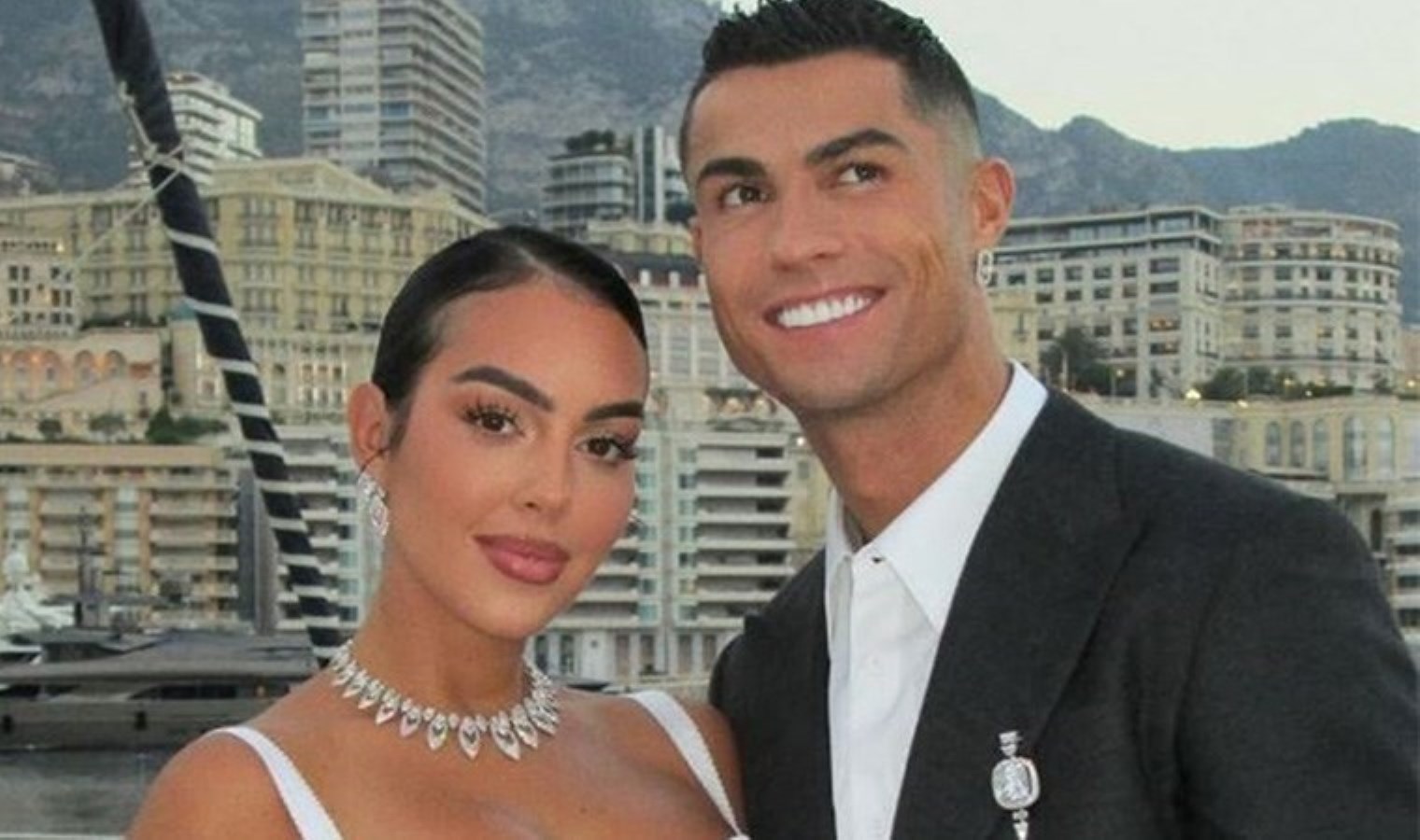 Christiano Ronaldo 2 çocuğunun annesiyle ne zaman evleneceğini açıkladı