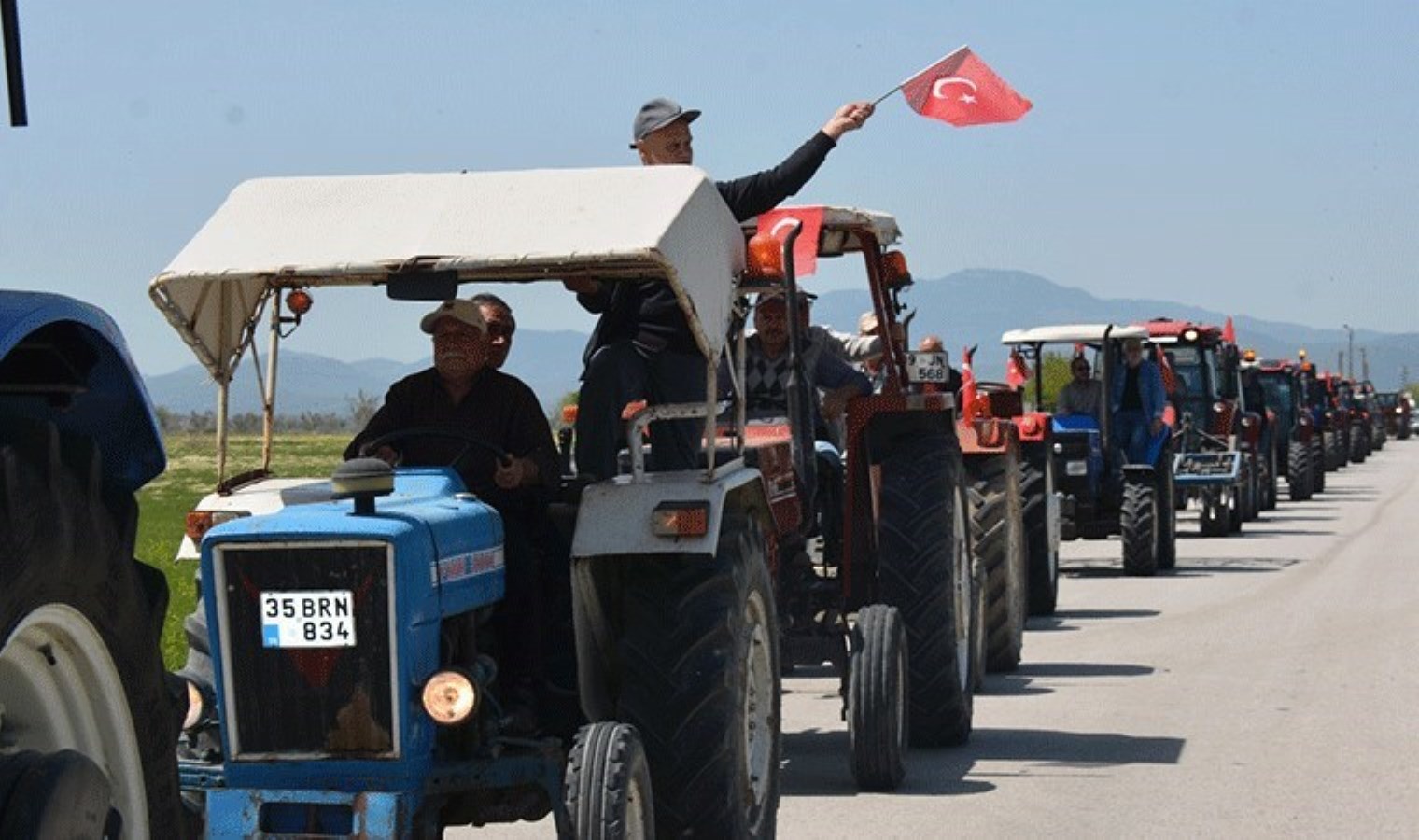 Çiftçilerden ‘Ekrem İmamoğlu’na traktörlü destek: ‘Toplumun sabır taşı çatladı!’