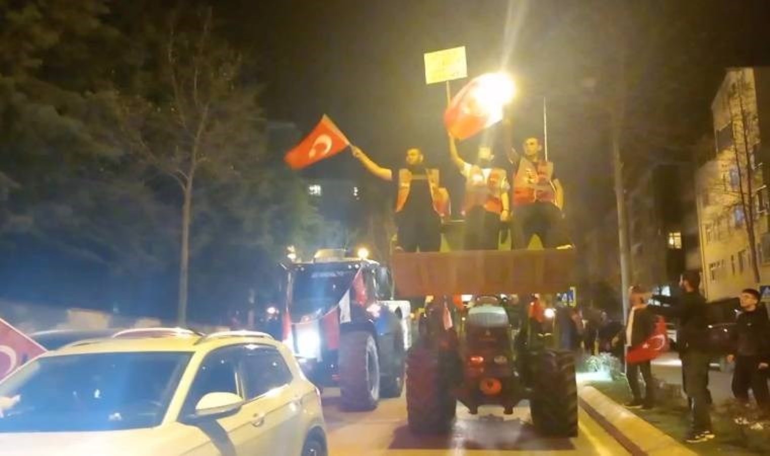 Çiftçilerden İmamoğlu’na traktörle destek yürüyüşü