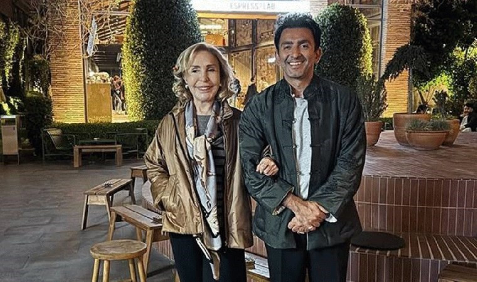 Çiğdem Simavi boykot edilen EspressoLab’ı ziyaret etti