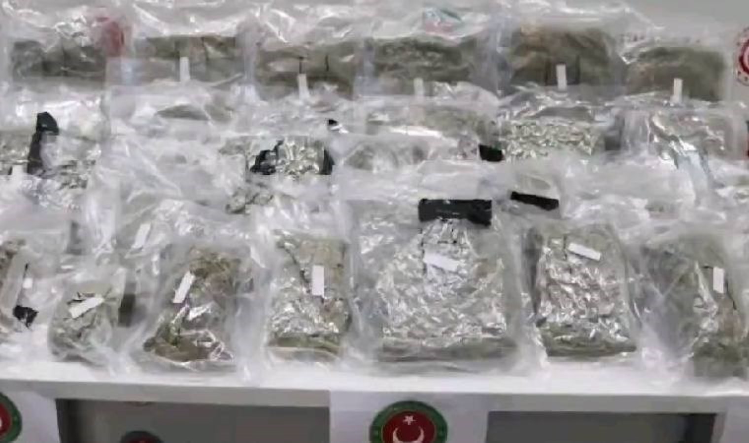 Cipin altına saklamışlar… İpsala Sınır Kapısı’nda 17 kilogram esrar ele geçirildi!