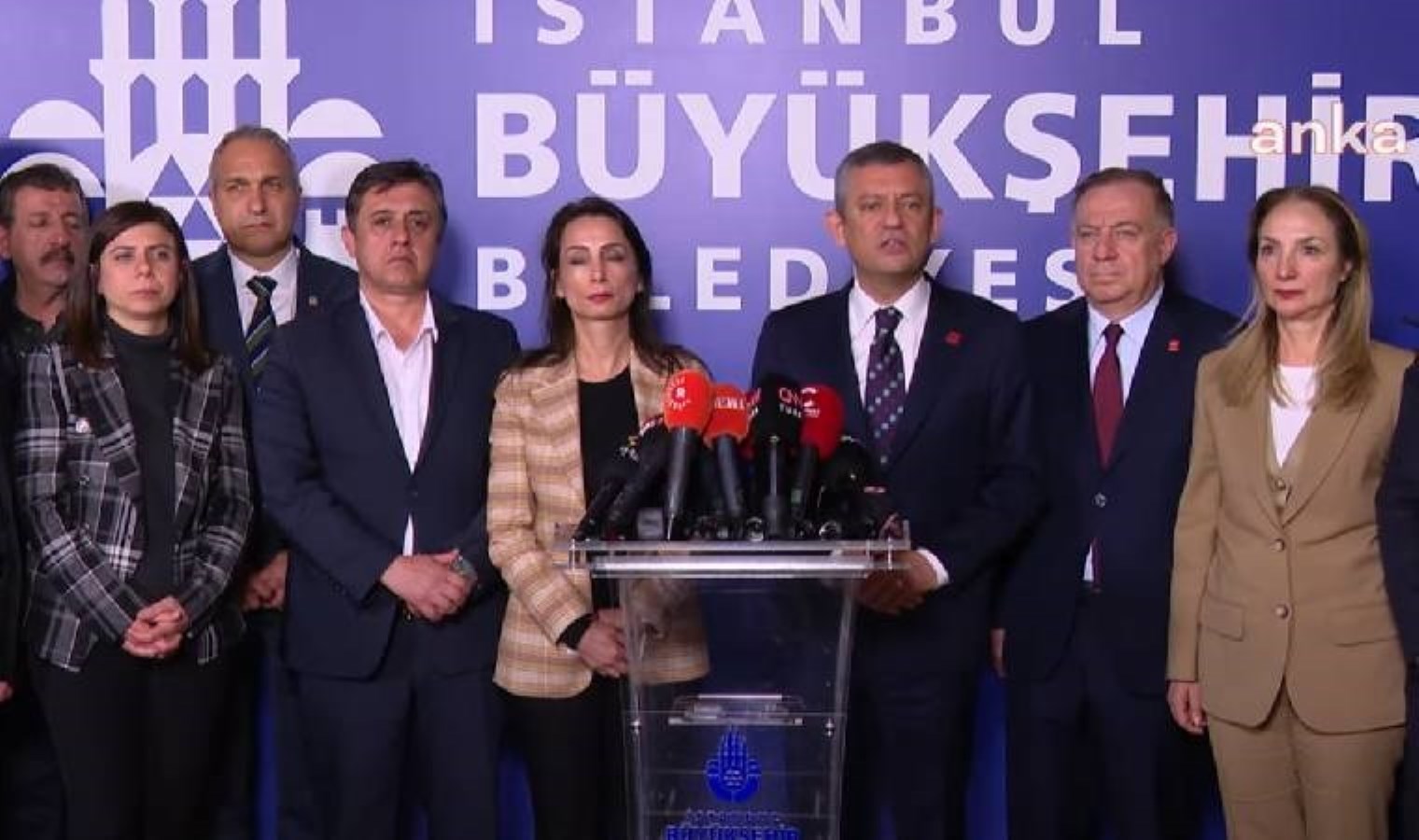 DEM Parti’den CHP’ye dayanışma ziyareti: ‘Herkes aklını başına alsın’