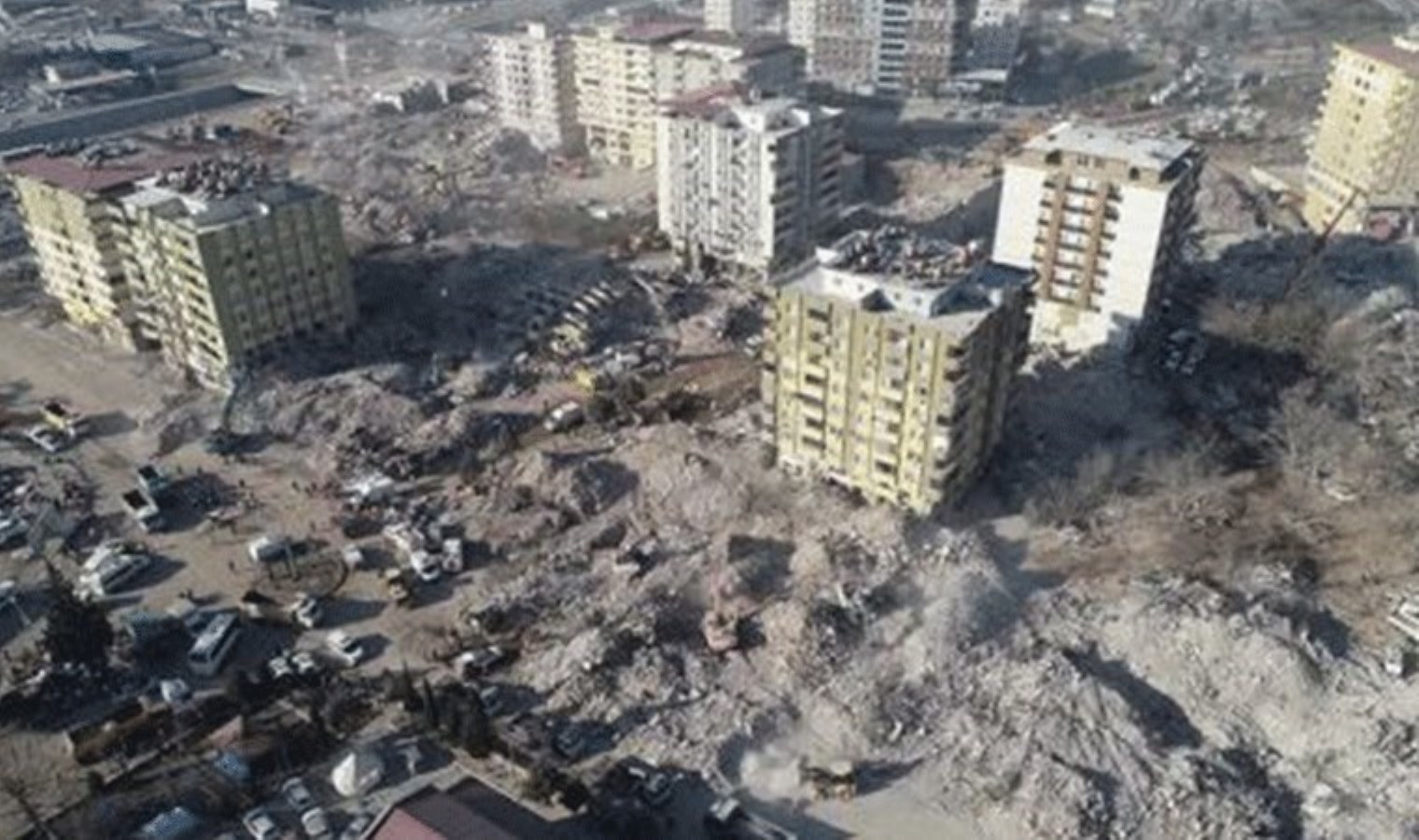 Depremde 72 kişiye mezar olmuştu… Ebrar Sitesi H Blok’a ilişkin davada karar!