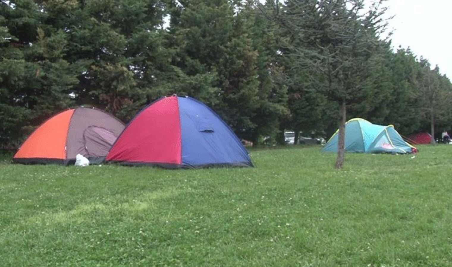 Depremin ardından yurttaşlar güne çadırlarda uyandı