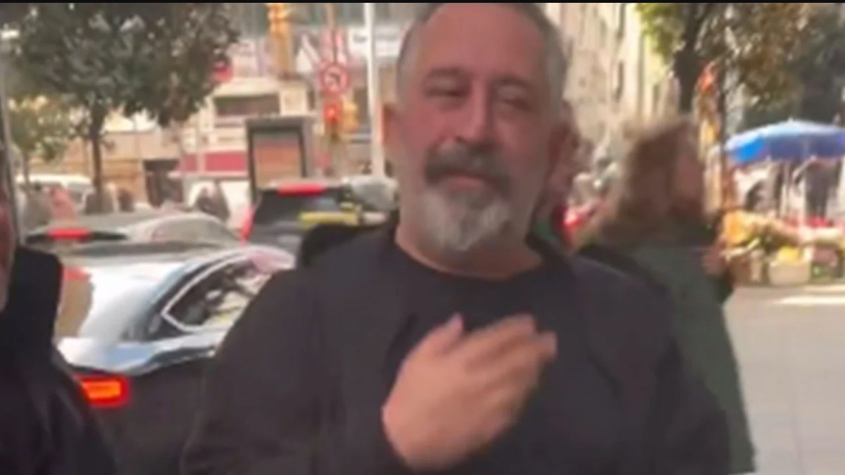 Dilenci istediğini alamayınca Cem Yılmaz’a beddua etti