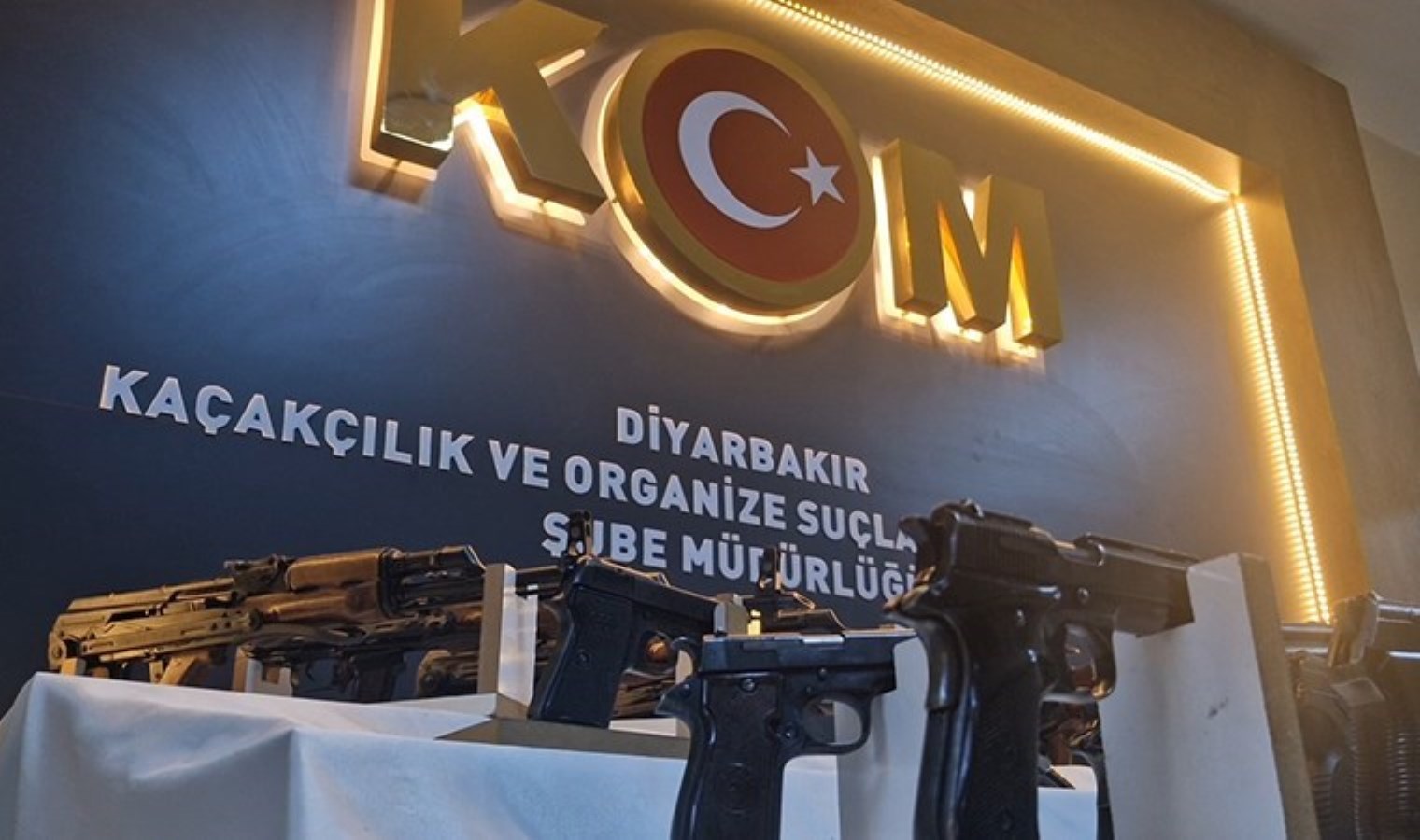 Diyarbakır’da ‘uluslararası silah kaçakçılığı’na 3 tutuklama: 27 silah ele geçirildi