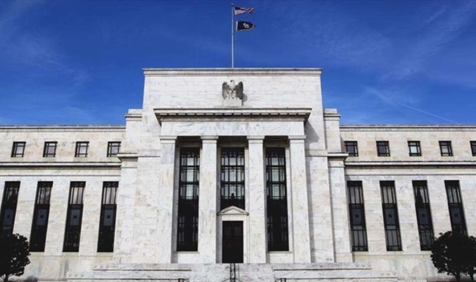 Donald Trump tarifeleri Fed’i sıkıştırıyor! Faizde yön belirsizliği