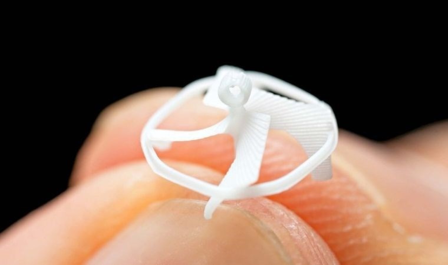 Dünyanın en küçük kablosuz uçan robotu üretildi