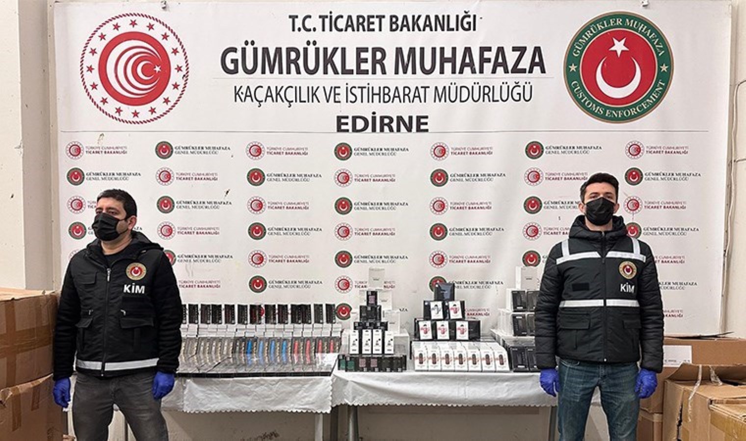 Edirne’de TIR’da 463 kilo yasaklı kimyasal madde ve binlerce elektronik sigara ele geçirildi