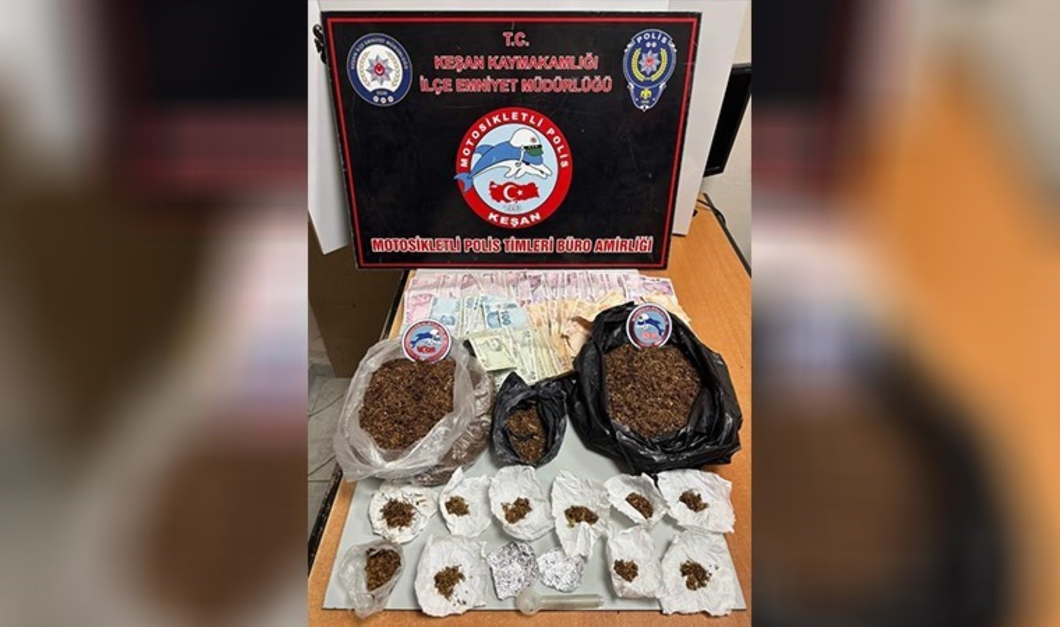 Edirne’de uyuşturucu operasyonu: 6 kişi gözaltına alındı, 17 Bin TL para bulundu