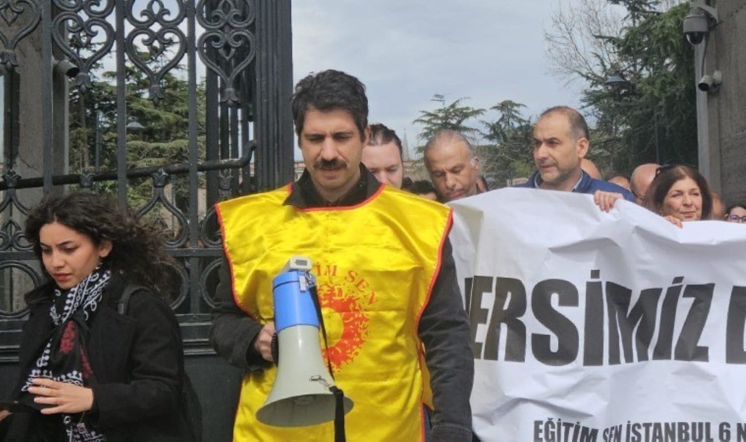 Eğitim Sen İstanbul Üniversitesi İşyeri Temsilcisi Levent Dölek tutuklandı