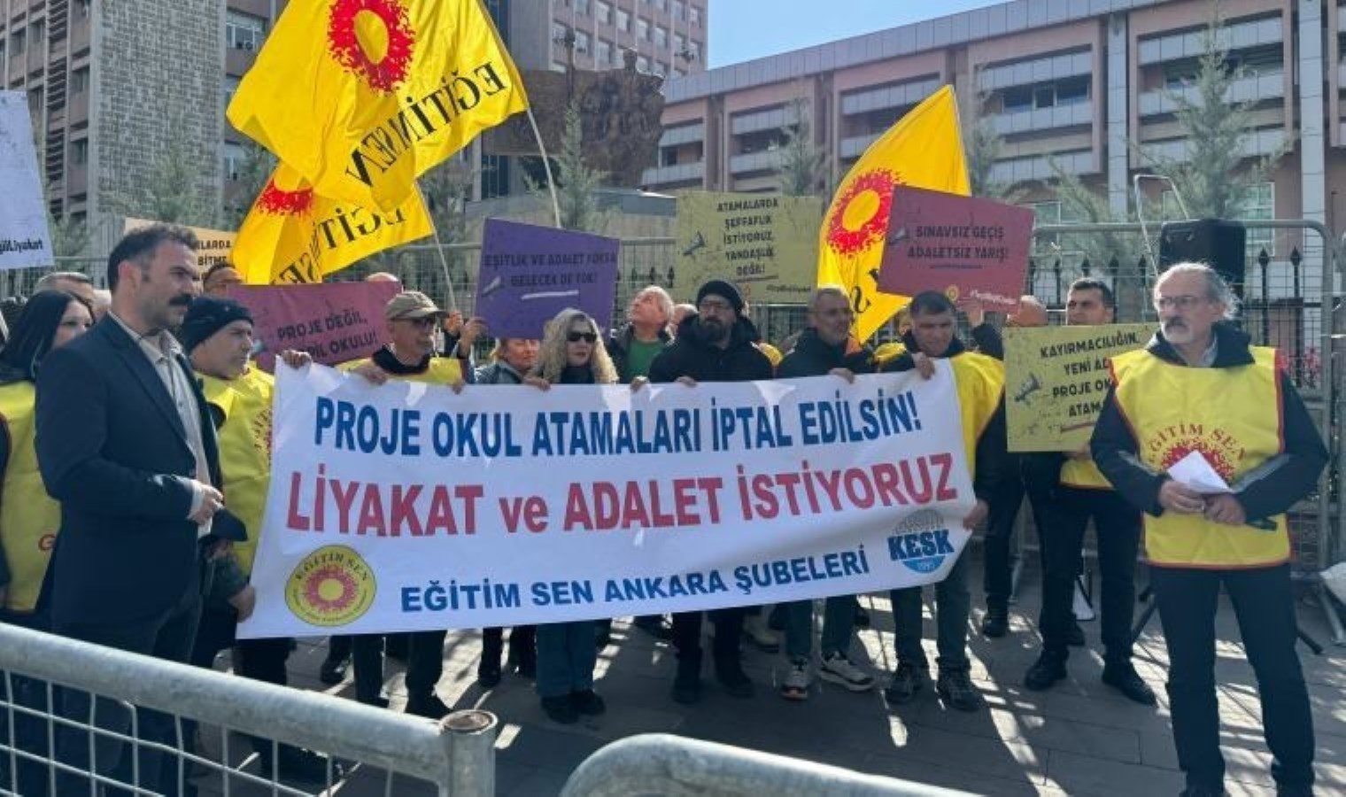 Eğitim Sen’den proje okulu atamalarına tepki: ‘Siyasi sadakat mesleki liyakatin yerini almıştır’