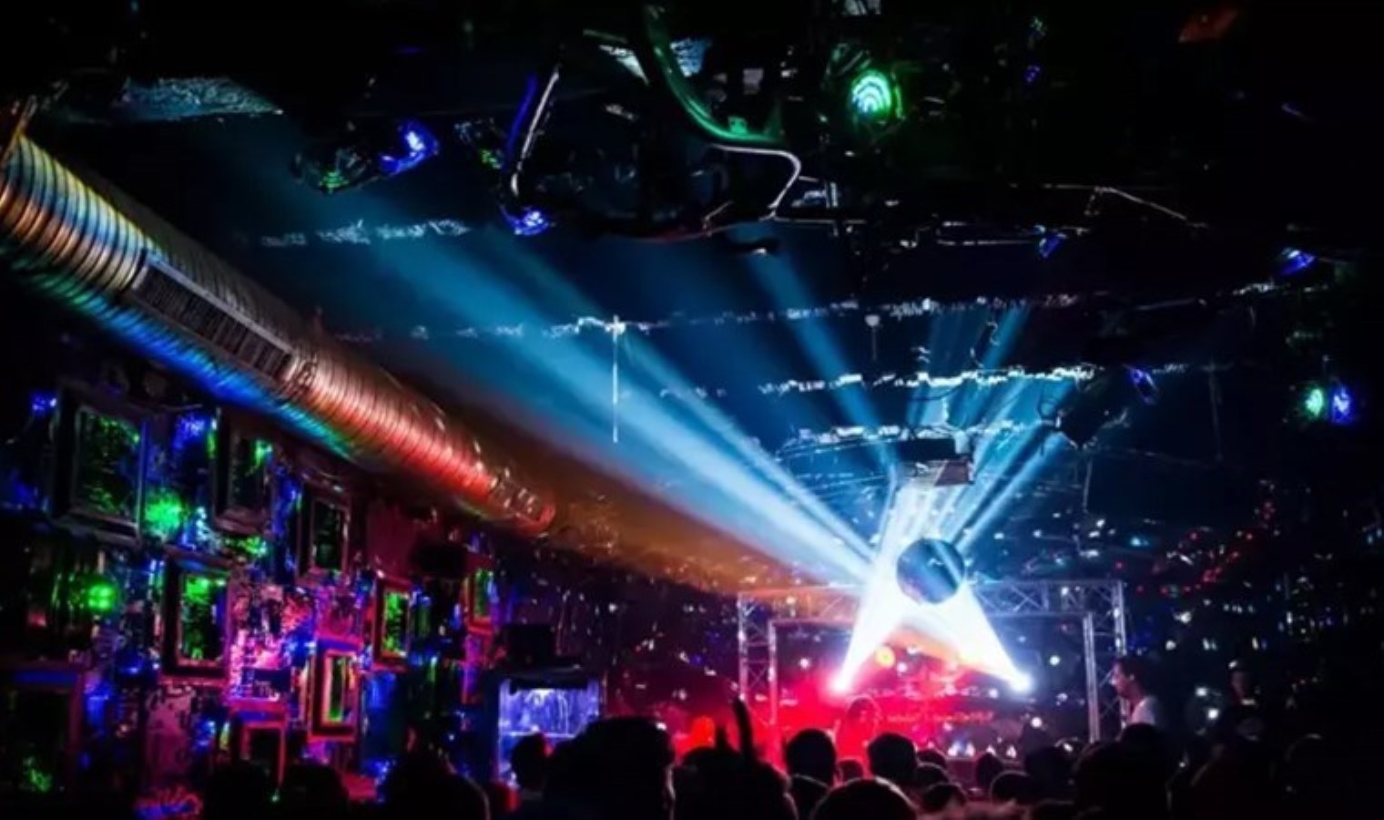 Eğlence mekanında uyuyakalan kişinin kredi kartından 370 bin lira çekildi, garson tutuklandı