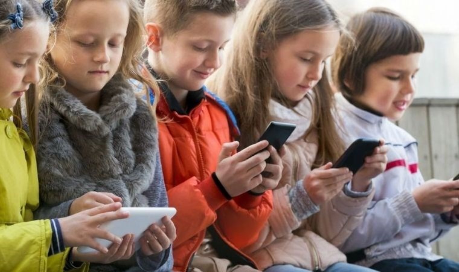 Ekran kullanımında ‘üç 20′ kuralına dikkat: Göz hastalıklarına davetiye çıkartıyor