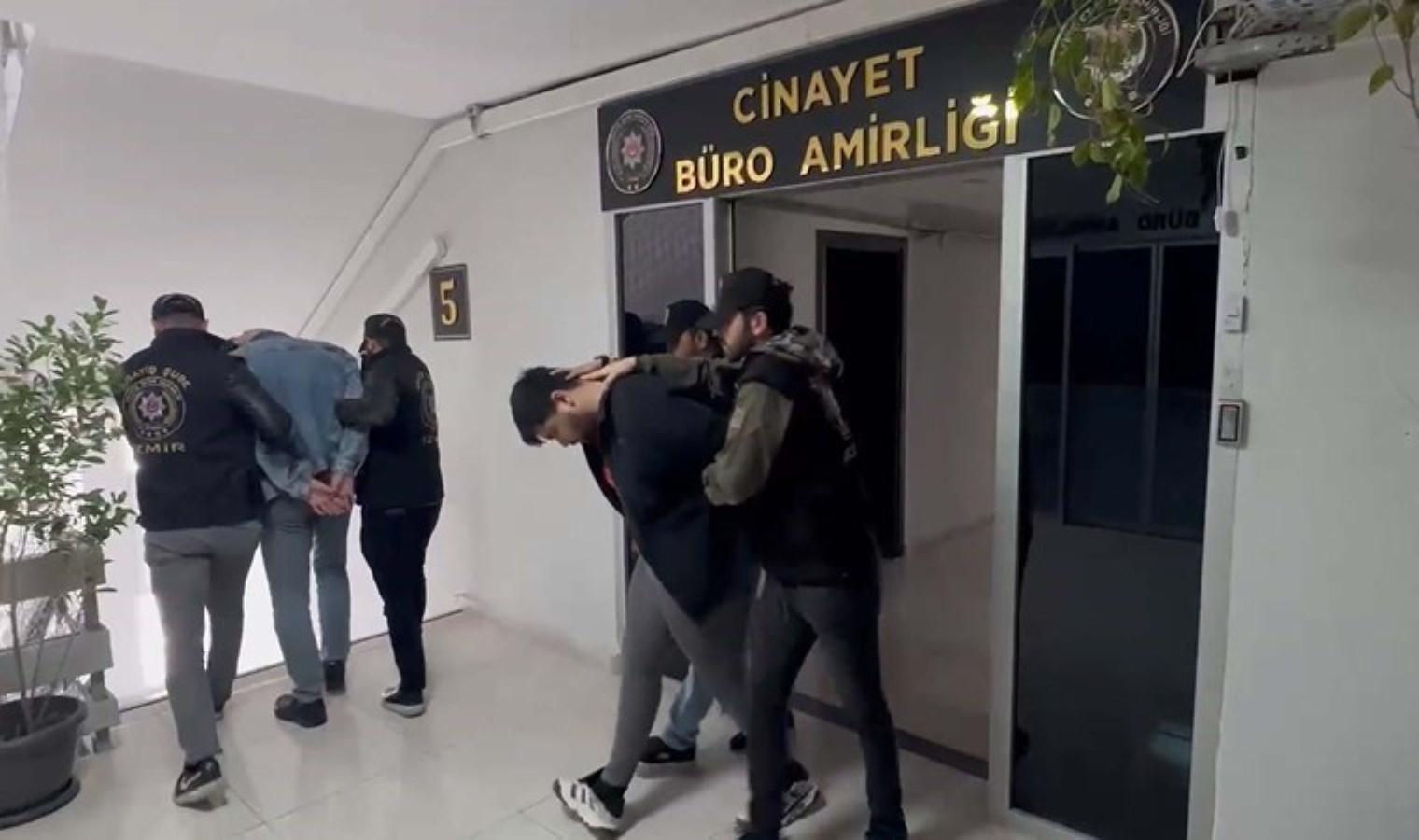 Ekrem İmamoğlu’nu hedef alan ‘diploma’ iddiası sonrası tehdide 2 tutuklama