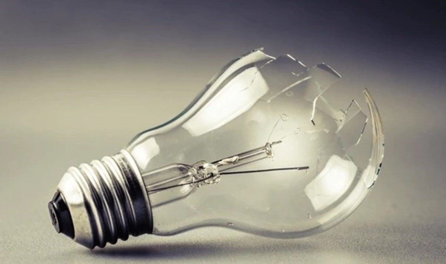 Elektriğe ikinci zam halkı karanlığa gömdü! Yurttaş ateş püskürdü…