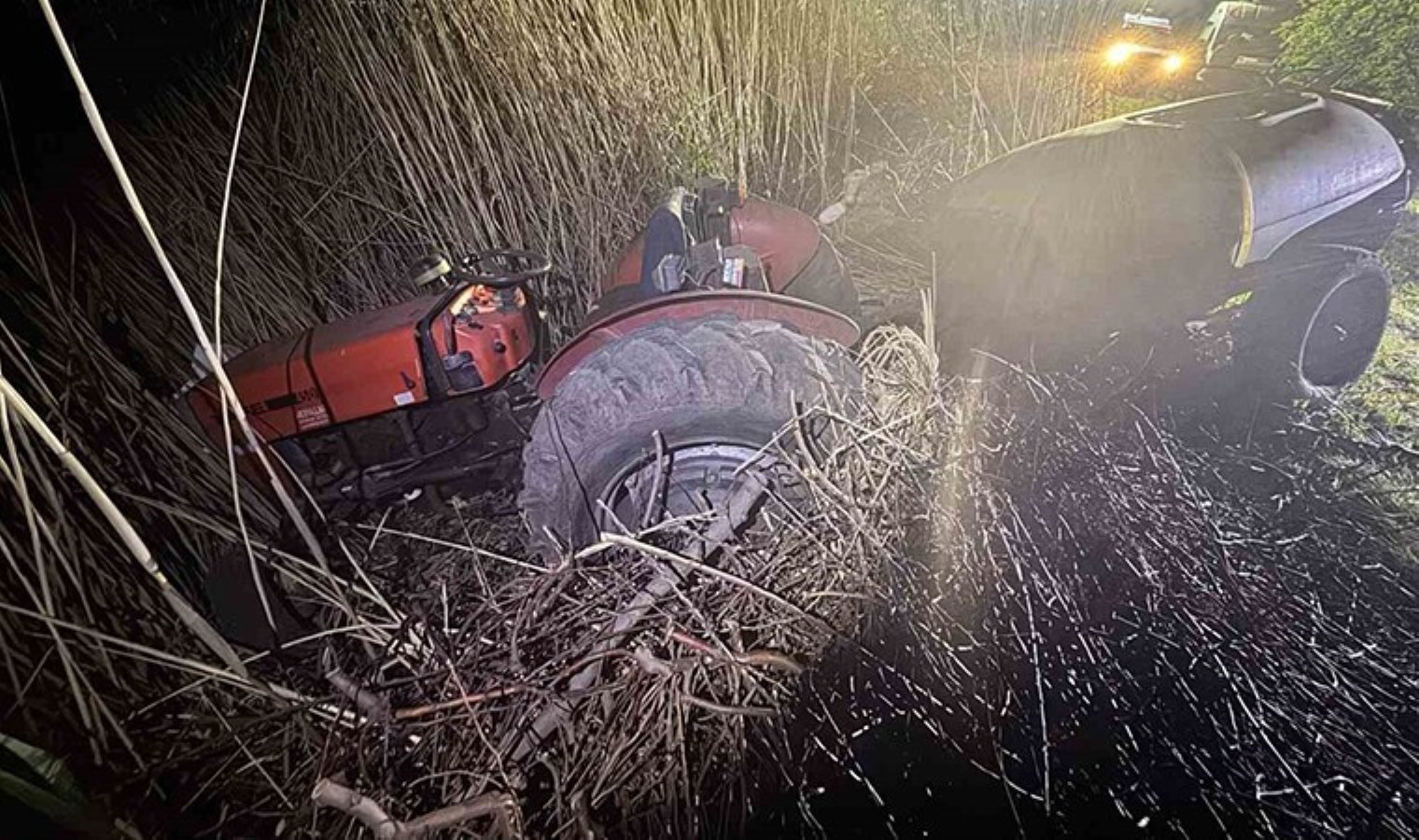 Elma bahçesine ‘ilaçlamaya’ gitmişti: Traktör altında kalarak hayatını kaybetti