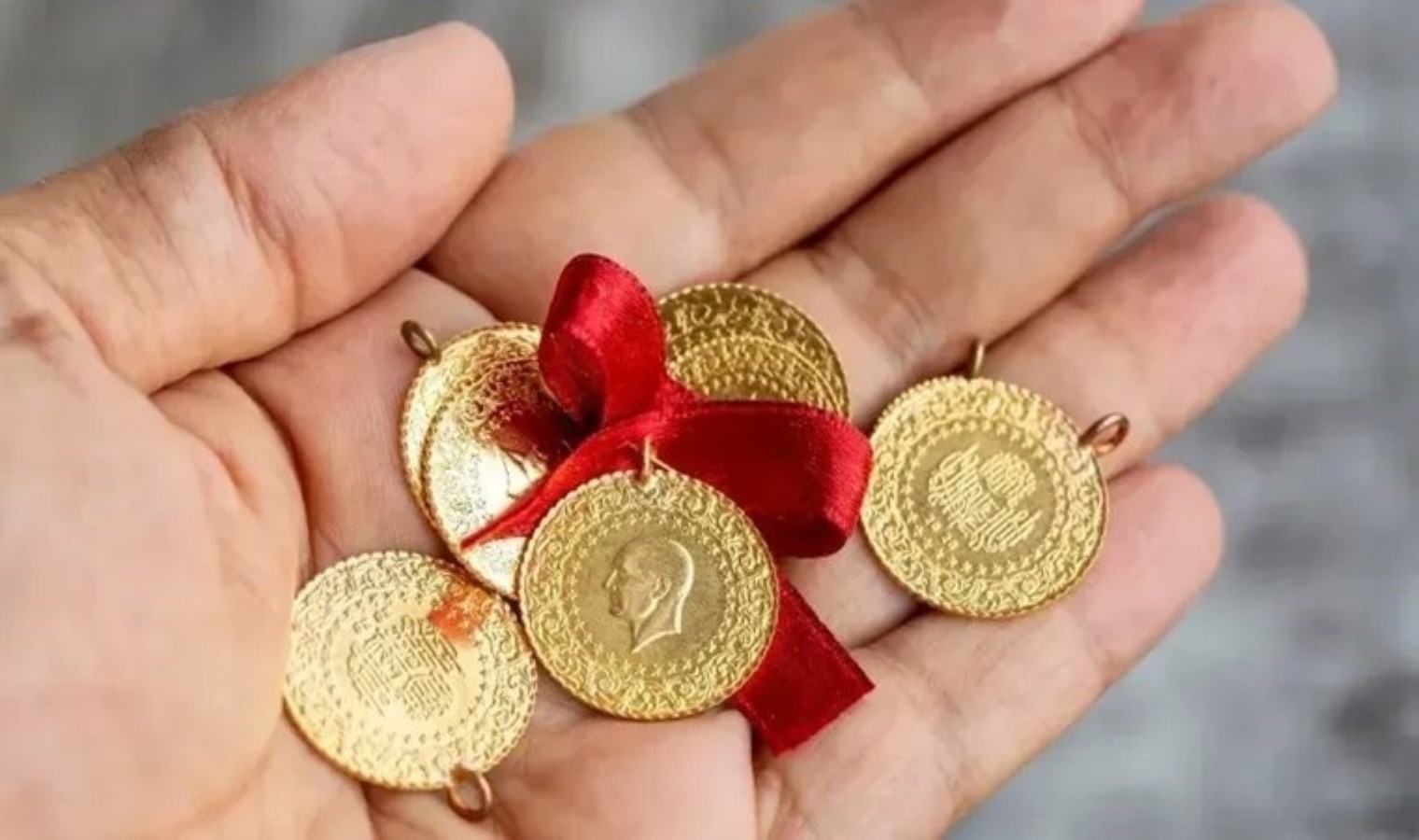 Emeklinin cebindeki altın da buhar oldu: 22 yılda maaşlar altın karşısında ne kadar eridi?