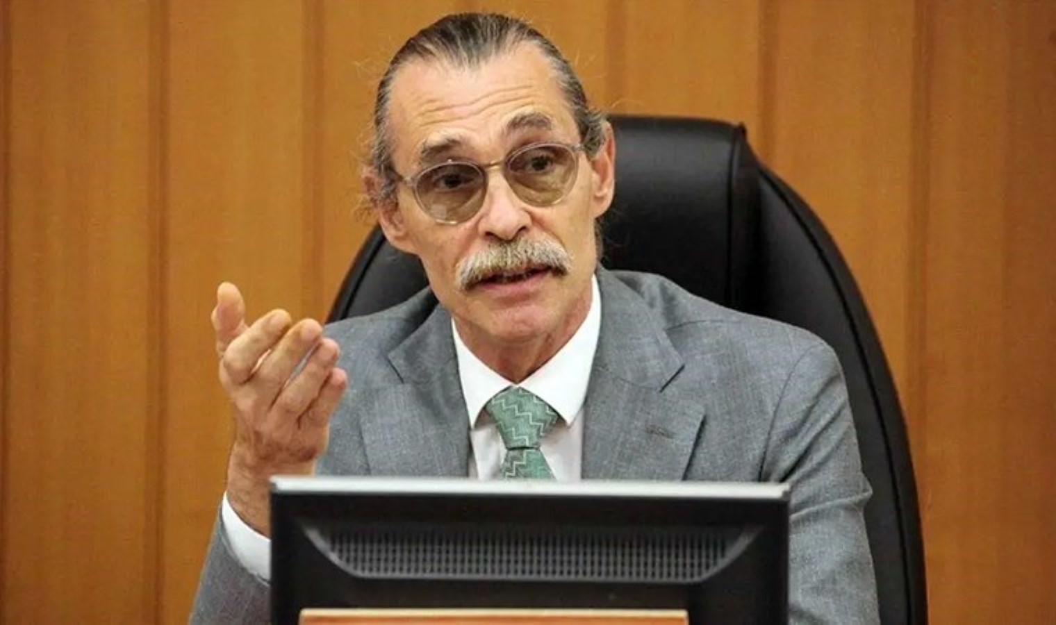 Erdal Beşikçioğlu’ndan TRT tepkisi: ‘Bu nasıl bir düzen?’